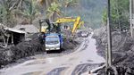 Abu Vulkanik Semeru Sapu Bersih Kampung Kamar Panjang
