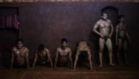 Di India, gulat bukan cuma olahraga biasa. Meski keberadaannya telah tergerus oleh kemajuan olahraga modern, gulat tradisional ini sangat digemari oleh masyarakat.