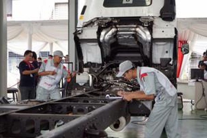 Adu Terampil Mekanik Isuzu