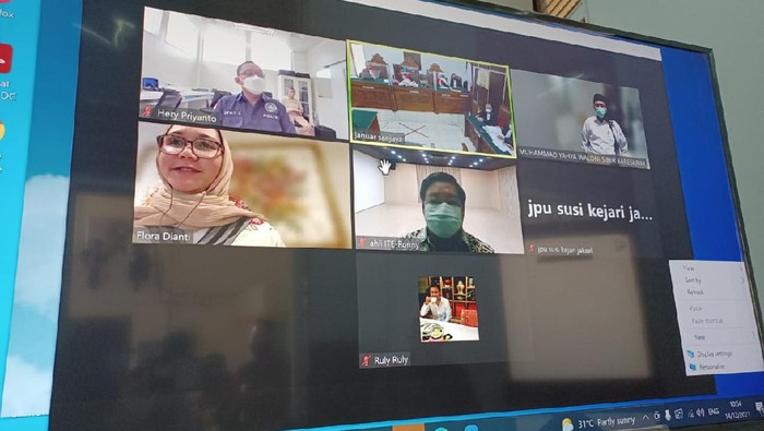 Ahli ITE dari Universitas Hayam Wuruk Perbanas, Ronny