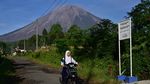 Anak-anak Korban Erupsi Semeru Sekolah di Tenda Darurat
