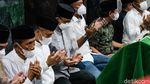 Anies Baswedan Ikut Salati Jenazah Haji Lulung