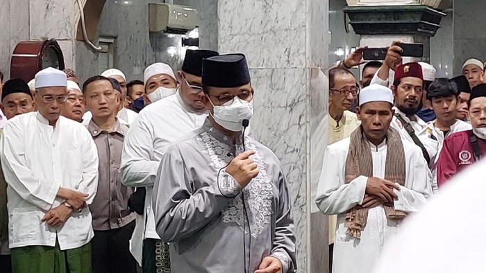 Anies Baswedan setelah salat jenazah Haji Lulung