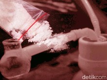 Polisi Amankan Artis FA Terkait Narkoba Polisi Amankan Artis FA Terkait Narkoba