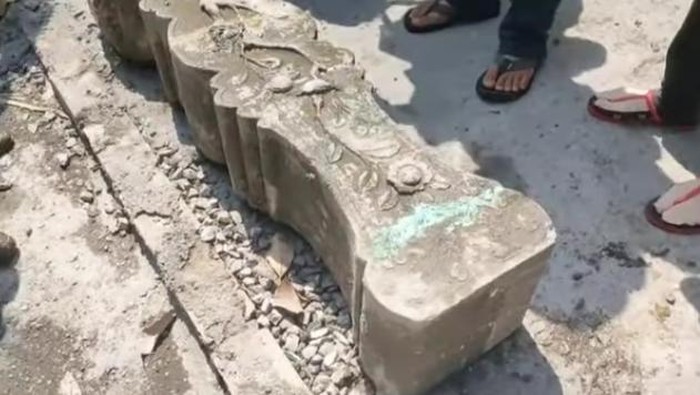batu potongan candi ditemukan di makam sunan ampel