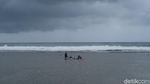 Cara Lain Menikmati Pantai Drini Gunungkidul, Naik Kano!