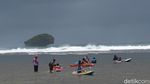 Cara Lain Menikmati Pantai Drini Gunungkidul, Naik Kano!