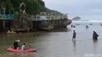 Cara Lain Menikmati Pantai Drini Gunungkidul, Naik Kano!