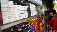 Kenaikan tarif cukai rata-rata 12%, sedangkan untuk sigaret kretek tangan (SKT) kenaikan maksimal 4,5%.