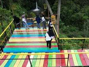 Erick Thohir Ikut Turun Gunung Benahi Fasum Desa Wisata