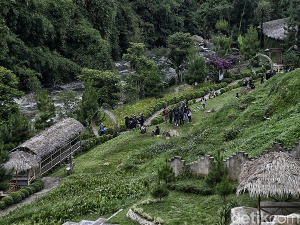 Resor Adem di Tepi Sungai Bandung