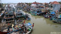 Menurutnya nelayan memiliki perkiraan sendiri soal cuaca. Sehingga nelayan tidak sembarangan akan melaut.