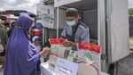 Emak-emak Serbu Pasar Murah Jelang Nataru