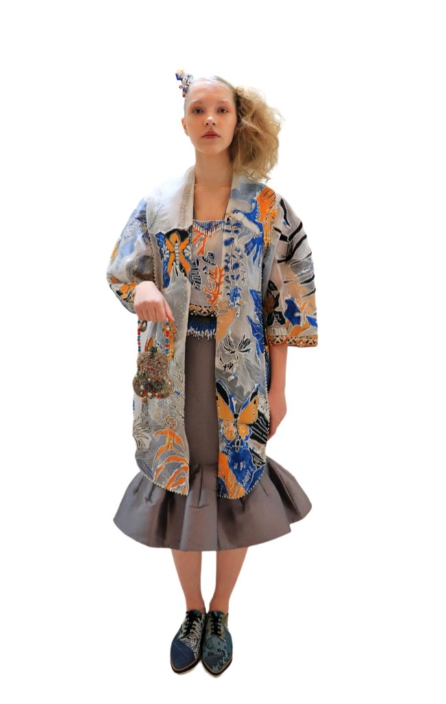 Desainer Mel Ahyar menampilkan koleksi busananya yang bertema Juxtapose di Heya Arabian Fashion Exhibition di Doha, Qatar. Foto: dok. KBRI Doha.