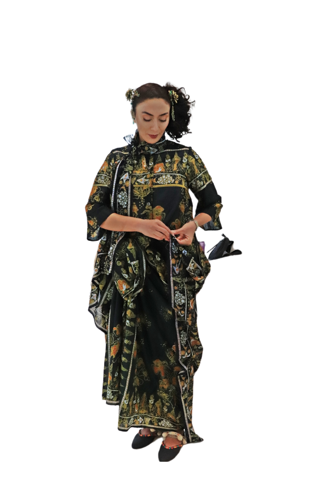 Desainer Mel Ahyar menampilkan koleksi busananya yang bertema Juxtapose di Heya Arabian Fashion Exhibition di Doha, Qatar. Foto: dok. KBRI Doha.