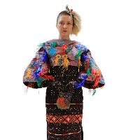 Desainer Mel Ahyar menampilkan koleksi busananya yang bertema Juxtapose di Heya Arabian Fashion Exhibition di Doha, Qatar. Foto: dok. KBRI Doha.