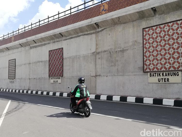 Gebrakan Gibran, Bikin Edukasi Batik Khas Solo di Tembok Fylover