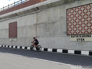 Top Banget Lho!, Flyovernya Solo  Pakai Batik