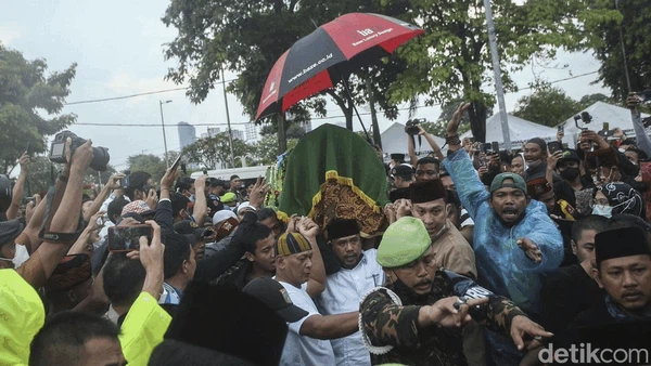 Foto-foto Pemakaman Haji Lulung di TPU Karet Bivak