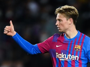 Hal yang Bisa Buat De Jong Bertahan di Barca dan MU Gigit Jari