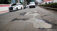 Kerusakan paling parah terdapat di area proyek LRT Kuningan.