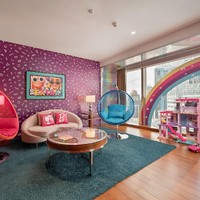 “Yang ditunggu-tunggu akhirnya tiba! Kami sangat senang mempersembahkan Anda Barbie Ultimate Staycation by Grand Hyatt Kuala Lumpur. Pengalaman staycation tematik pertama kami untuk bersuka ria dengan dunia pink,” tulis Grand Hyatt di unggahan Facebook. Foto: Dok. Grand Hyatt Kuala Lumpur