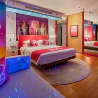 Tidak hanya kamar, penggemar Barbie yang menginap di hotel ini juga bisa mencicip berbagai makanan dan minuman di Barbie Cafe. Foto: Dok. Grand Hyatt Kuala Lumpur