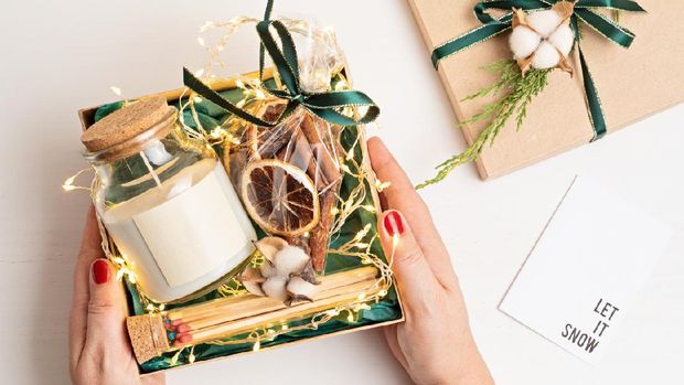 Refined Christmas gift basket for romantic holidays with aroma candle and matches. Corporate or personal present for family and friends.