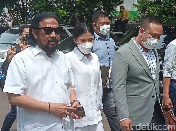 Jamal Mirdan dan Naysilla hadiri sidang Kenang
