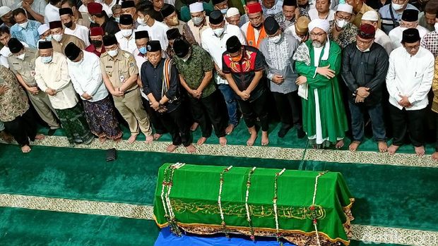 Jenazah Haji Lulung disalatkan di masjde dekat rumah duka