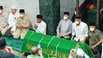 Potret Salat Jenazah Haji Lulung