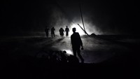 Sabtu 4 Desember 2021, Gunung Semeru kembali bergejolak. Di sore yang mendung itu, Semeru meletus memuntahkan awan panas guguran.