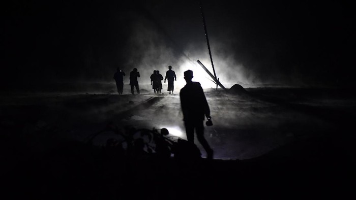 Sabtu 4 Desember 2021, Gunung Semeru kembali bergejolak. Di sore yang mendung itu, Semeru meletus memuntahkan awan panas guguran.