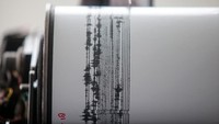 Aktivitas Gunung Semeru tercatat melalui seismograf dari pos pantau di desa Sumberwuluh, Candipuro, Lumajang, Jawa Timur.