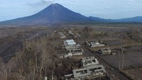 Foto udara kondisi pemukiman di Dusun Curah Kobokan, Pronojiwo, Lumajang, Jawa Timur.