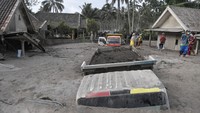 Desa Sumberwuluh dan Desa Supiturang merupakan wilayah yang paling terdampak. Ribuan warga mengungsi, puluhan korban meninggal dan ratusan rumah warga rusak tertimbun material.