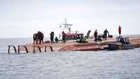 Kepala pers pada Otoritas Maritim Swedia, Carl-Johan Linde, mengungkapkan bahwa dua orang dari kapal tersebut jatuh ke dalam lautan saat tabrakan terjadi.  