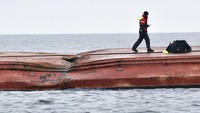 Seperti dilansir AFP, Senin (13/12/2021), Otoritas Maritim Swedia menyatakan bahwa dua kapal kargo itu bertabrakan di Laut Baltik antara kota Ystad di Swedia dan Pulau Bornholm di Denmark.  