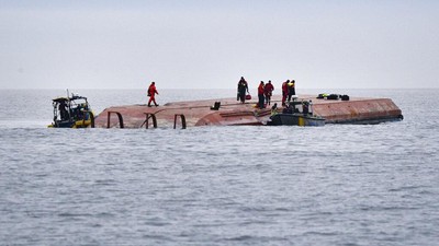 Kapal Kargo Terbalik Usai Tabrakan di Laut Baltik
