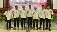 Para anggota juga sempat berfoto bersama.
