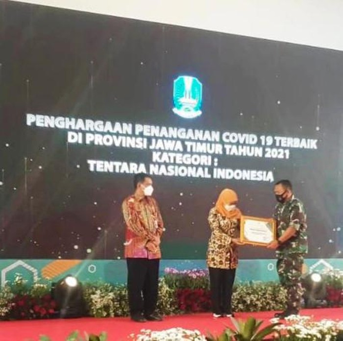 Kodim Banyuwangi Terima Penghargaan dari Gubernur Jatim atas Perjuangan Penanggulangan COVID-19