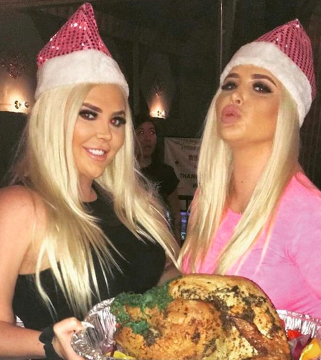 Menurut keduanya, momen berada di Playboy Mansion, tempat tinggal Hugh bersama para wanita seksi adalah momen paling gelap dalam hidupnya. Foto: dok. Instagram