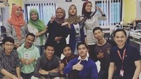 Seperti ini potret Kaesang, Nadya, dan tim. Mereka kompak dalam mengurusi berbagai hal terkait keperluan perusahaan. Foto: Instagram nadriftaa.nadya