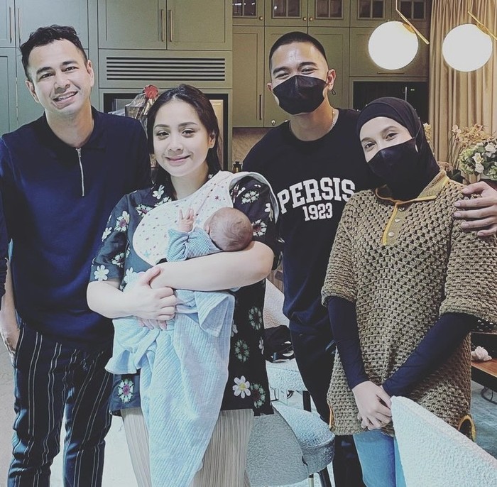 Momen Akrab Nadya Arifta Makan Steak Bareng Kaesang dan Nagita Slavina Momen Akrab Nadya Arifta Makan Steak Bareng Kaesang dan Nagita Slavina