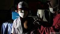 Vaksin ini diberikan kepada siswa yang berumur 6-11 tahun.