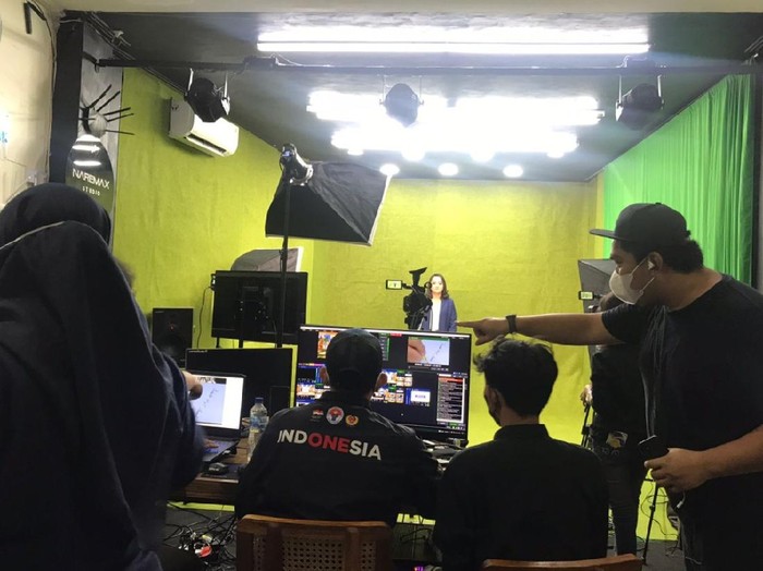 Sekarang kamu bisa berkarya dengan studio NAREMAX yang menyediakan fasilitas untuk bikin konten, tanpa dipungut biaya.