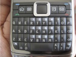 Nostalgia E71, Smartphone Mewah Lawan Berat BlackBerry