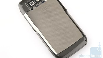 Nokia E71 dibekali kamera 3,2 megapixel dan kamera depan untuk video call. Foto: Phone Arena