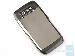 Nostalgia E71, Smartphone Mewah Lawan Berat BlackBerry