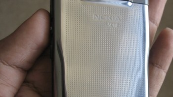 “Ponsel ini menang dari BlackBerry di beberapa area. Jika Anda ingin ponsel yang lengkap untuk bisnis, ini pilihannya,” tulis sebuah review. Foto: All about Symbian